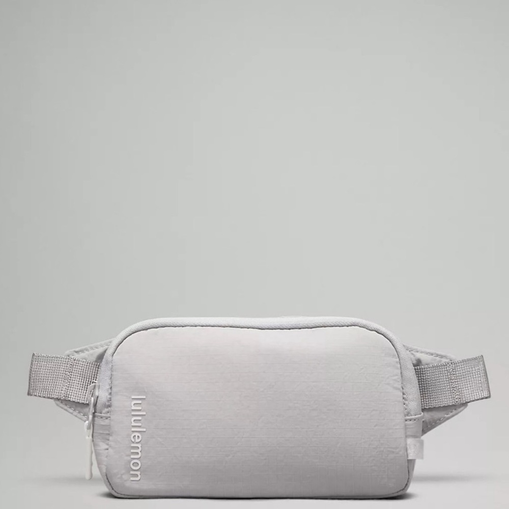 Lululemon | mini belt bag | silver and vapor
